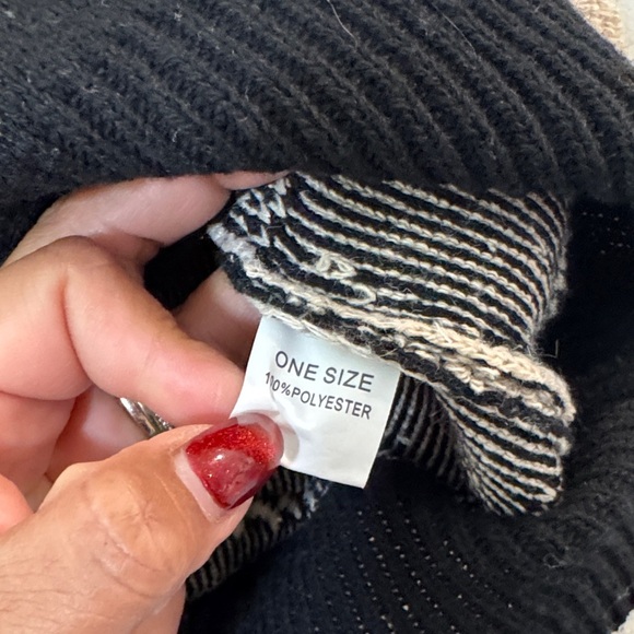 Black and Cream V-Neck Sweater - Picture 2 of 6